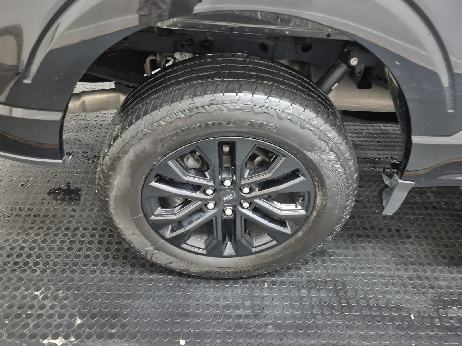 Right Rear Wheel/Tire Photo