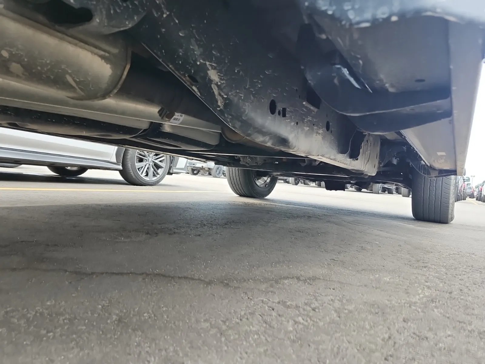Undercarriage - Passenger Photo