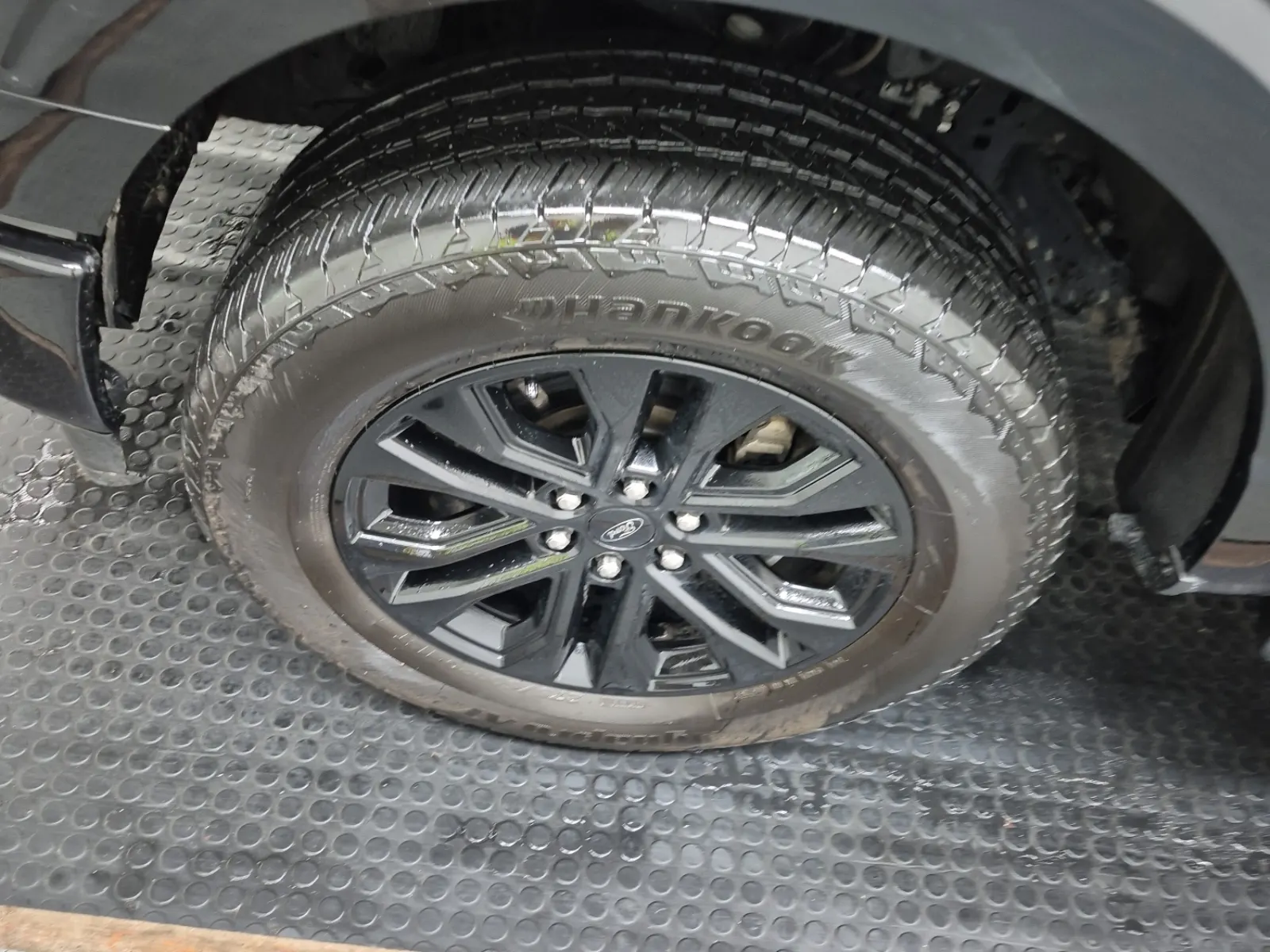 Front driver wheel/tire photo