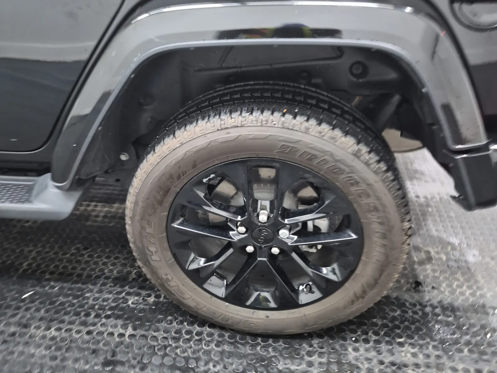 Left Rear Wheel/Tire Photo