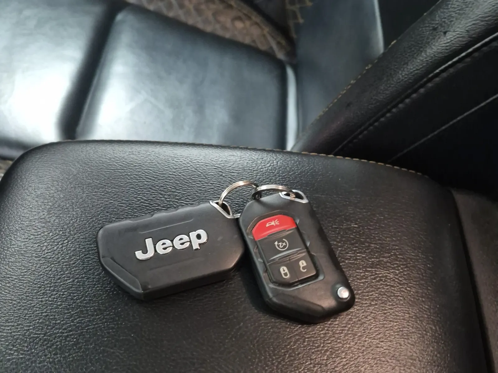 Keys/Fobs/Manual Photo