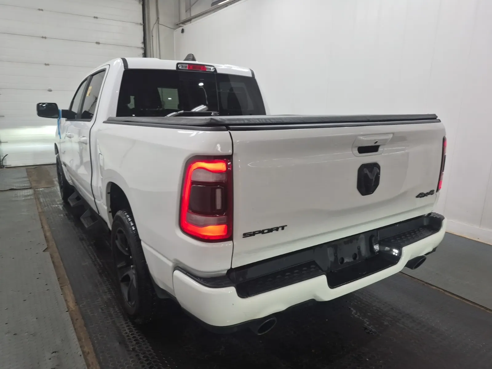 Driver Rear 3/4 Photo
