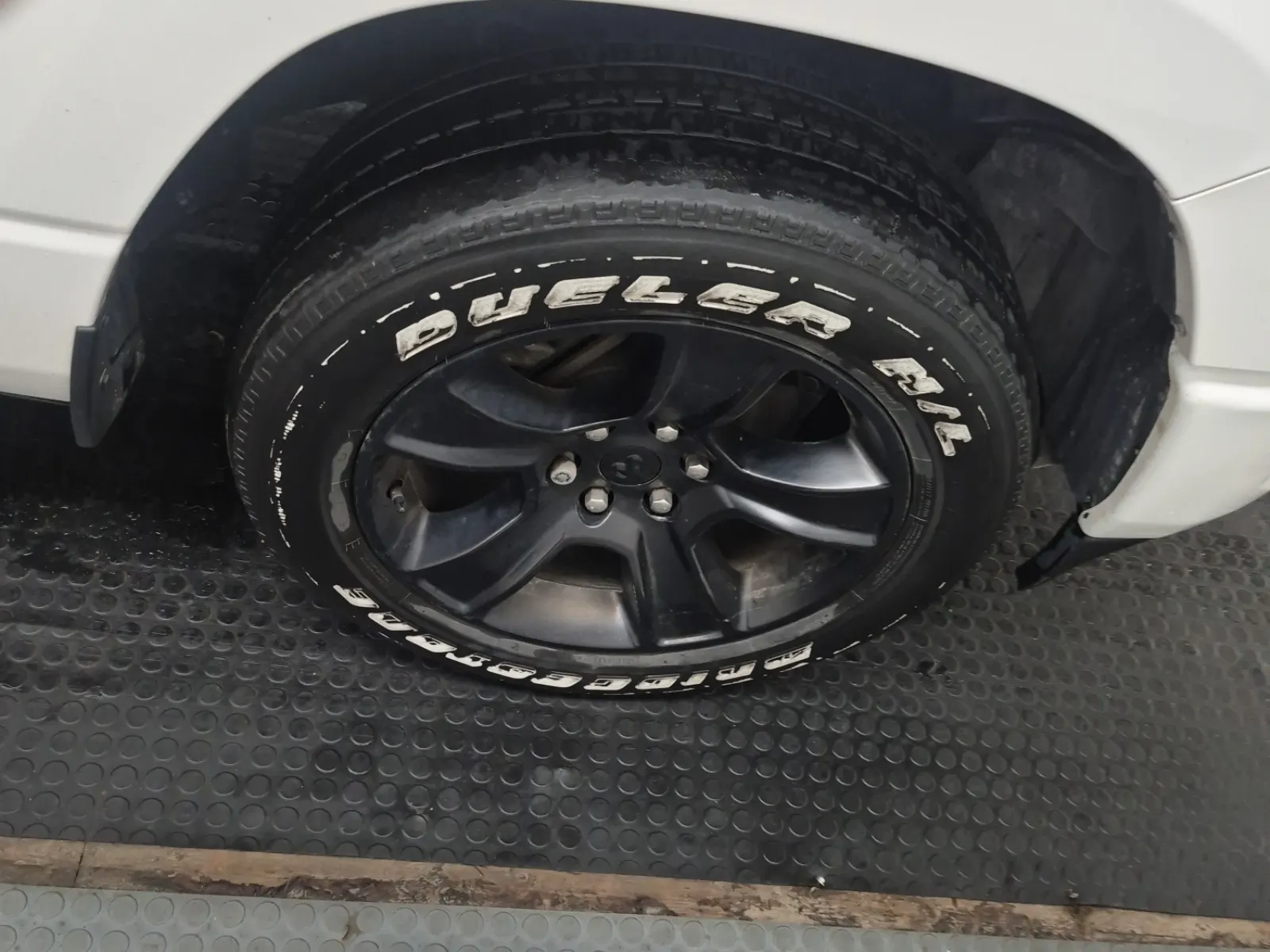 Right Front Wheel/Tire Photo