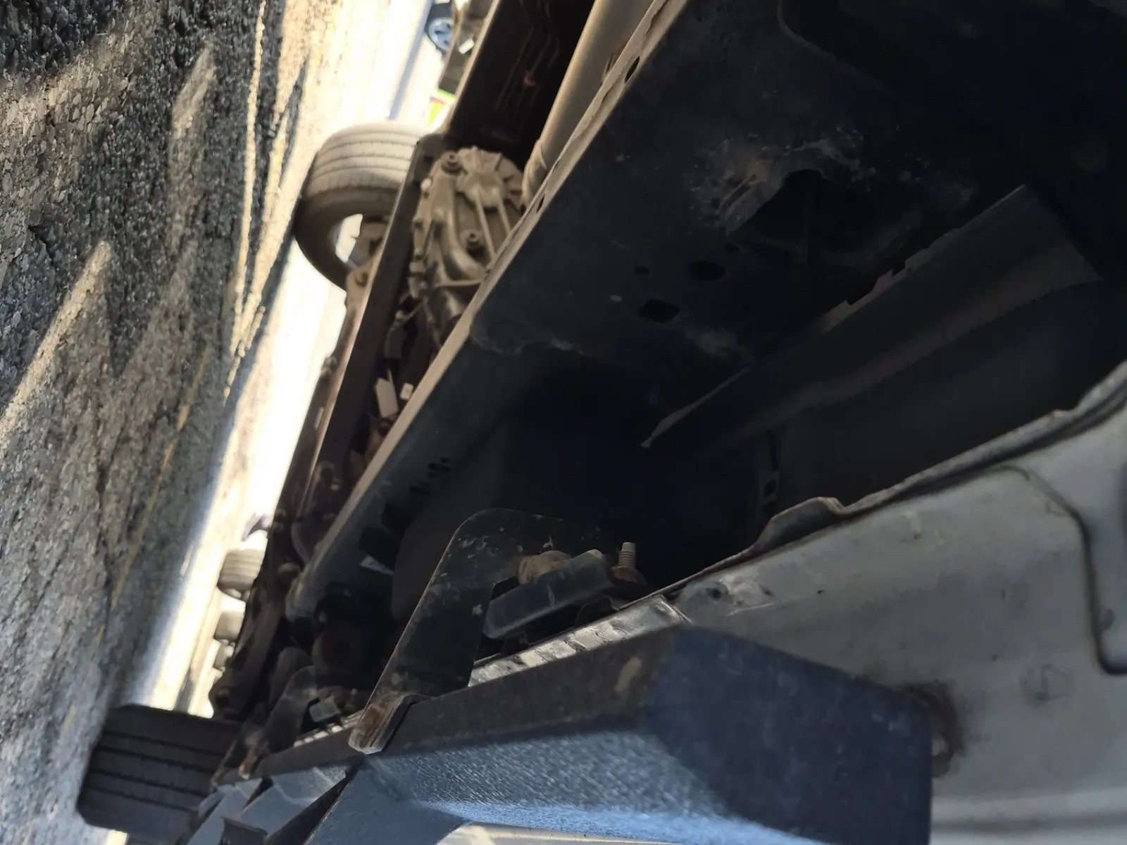 Undercarriage - Passenger Photo