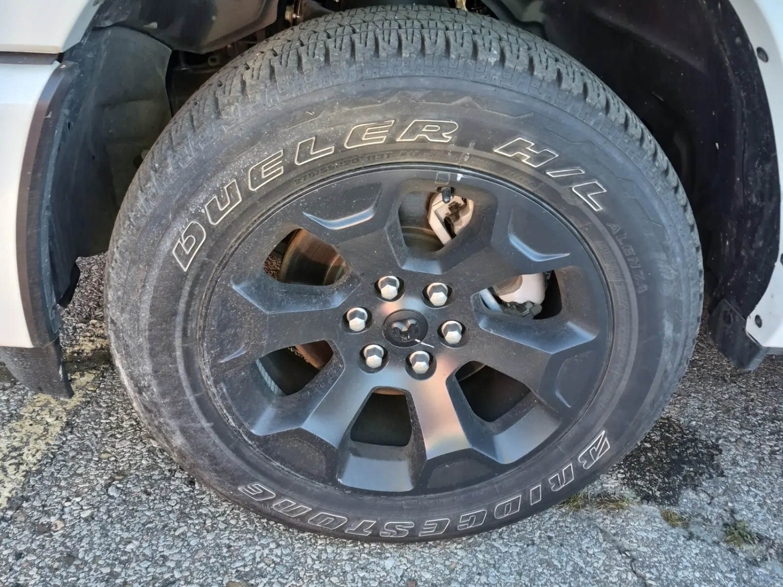Front driver wheel/tire photo