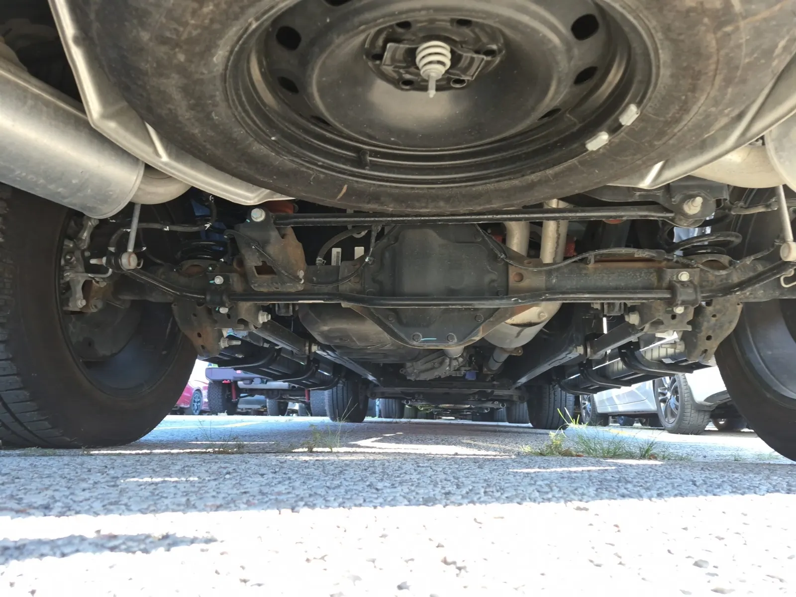 Undercarriage - Rear Photo