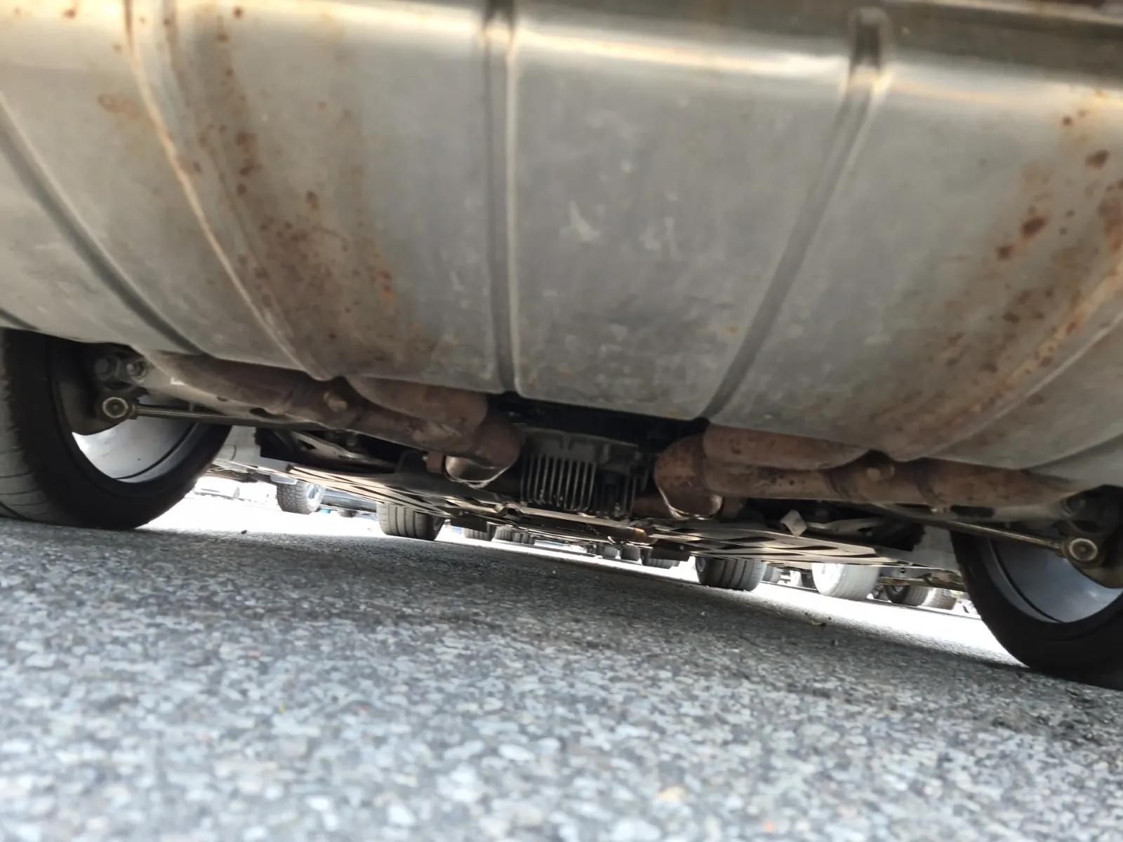 Undercarriage - Rear Photo