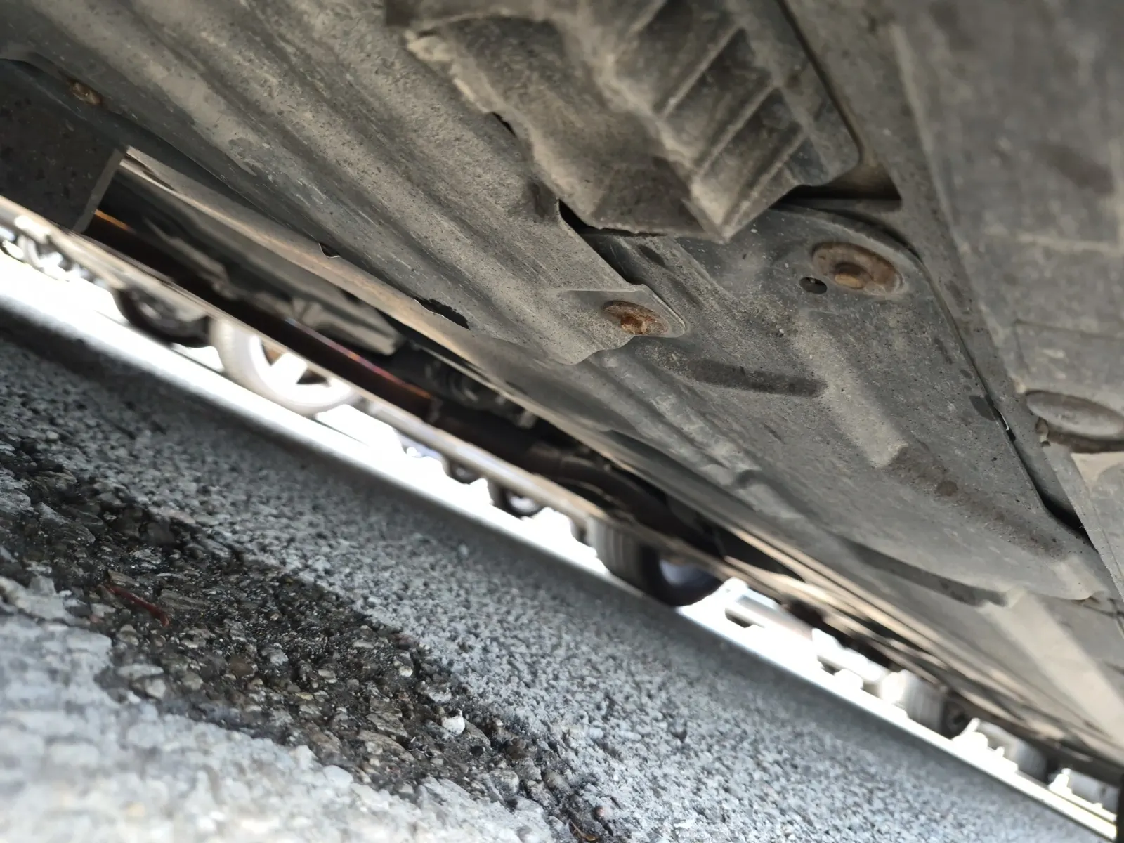 Undercarriage - Driver Photo