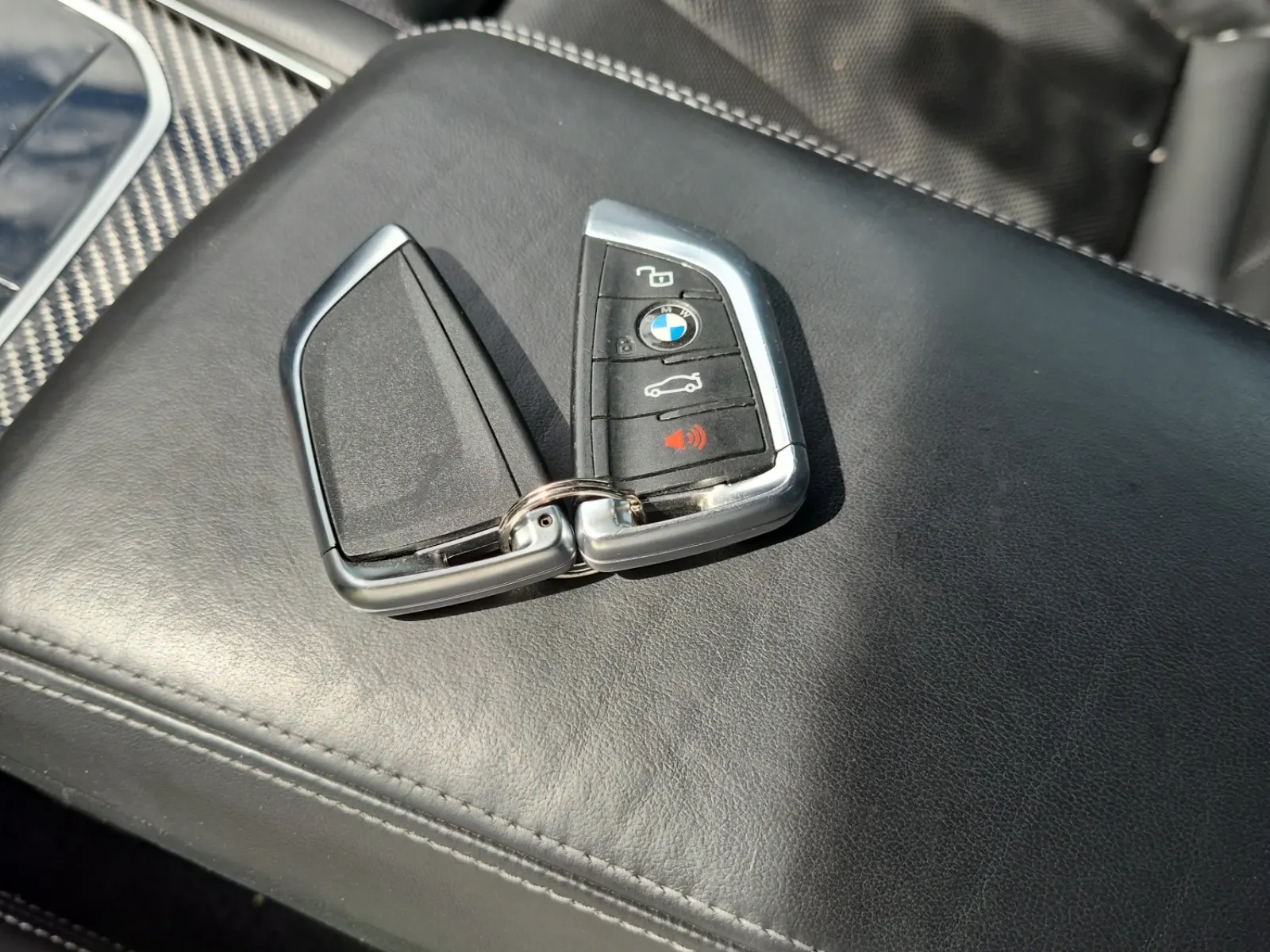 Keys/Fobs/Manual Photo