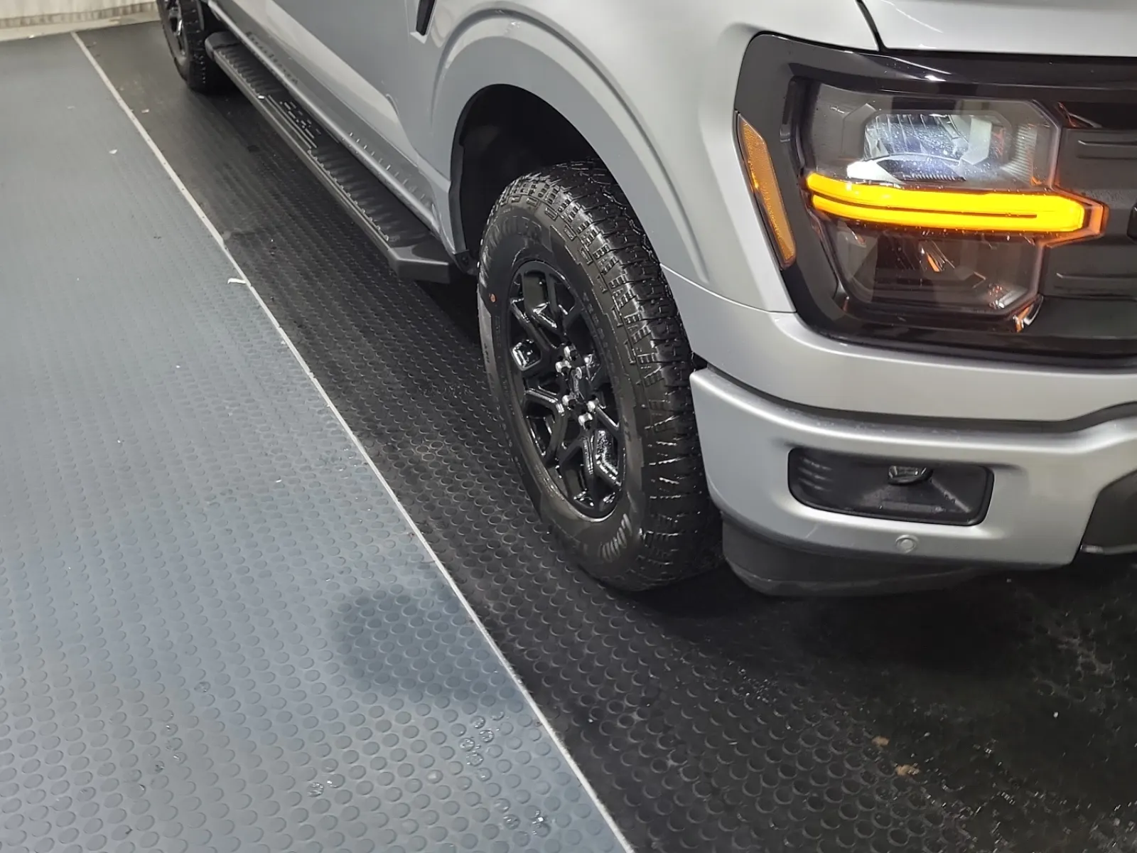 Right Front Wheel/Tire Photo