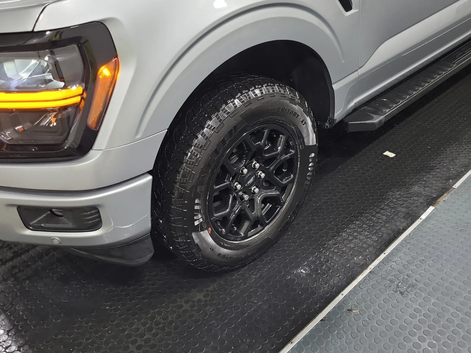 Front driver wheel/tire photo