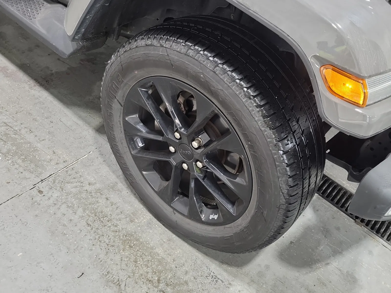 Right Front Wheel/Tire Photo
