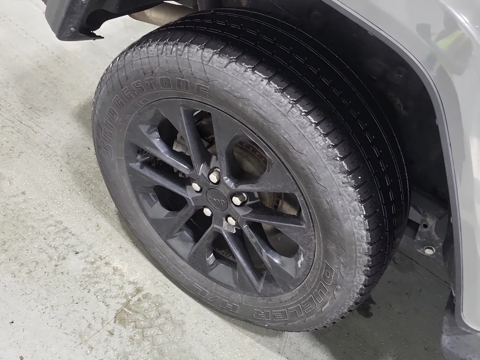 Right Rear Wheel/Tire Photo
