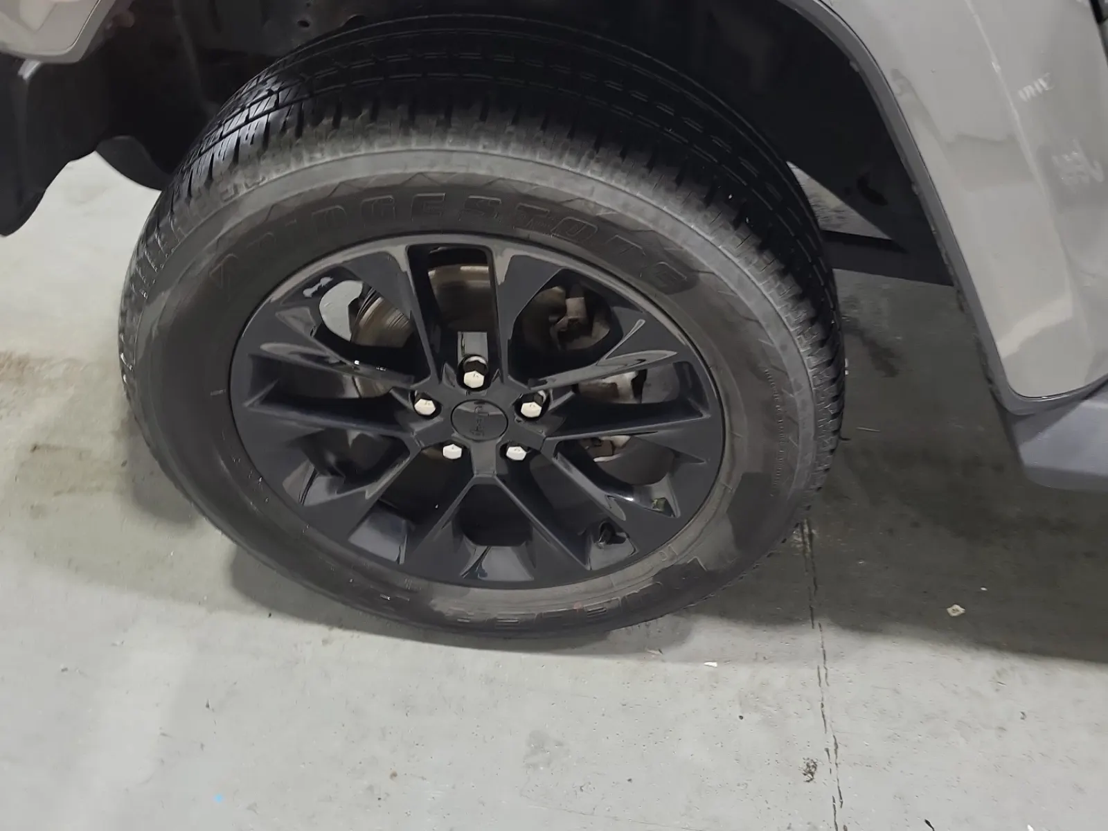 Front driver wheel/tire photo