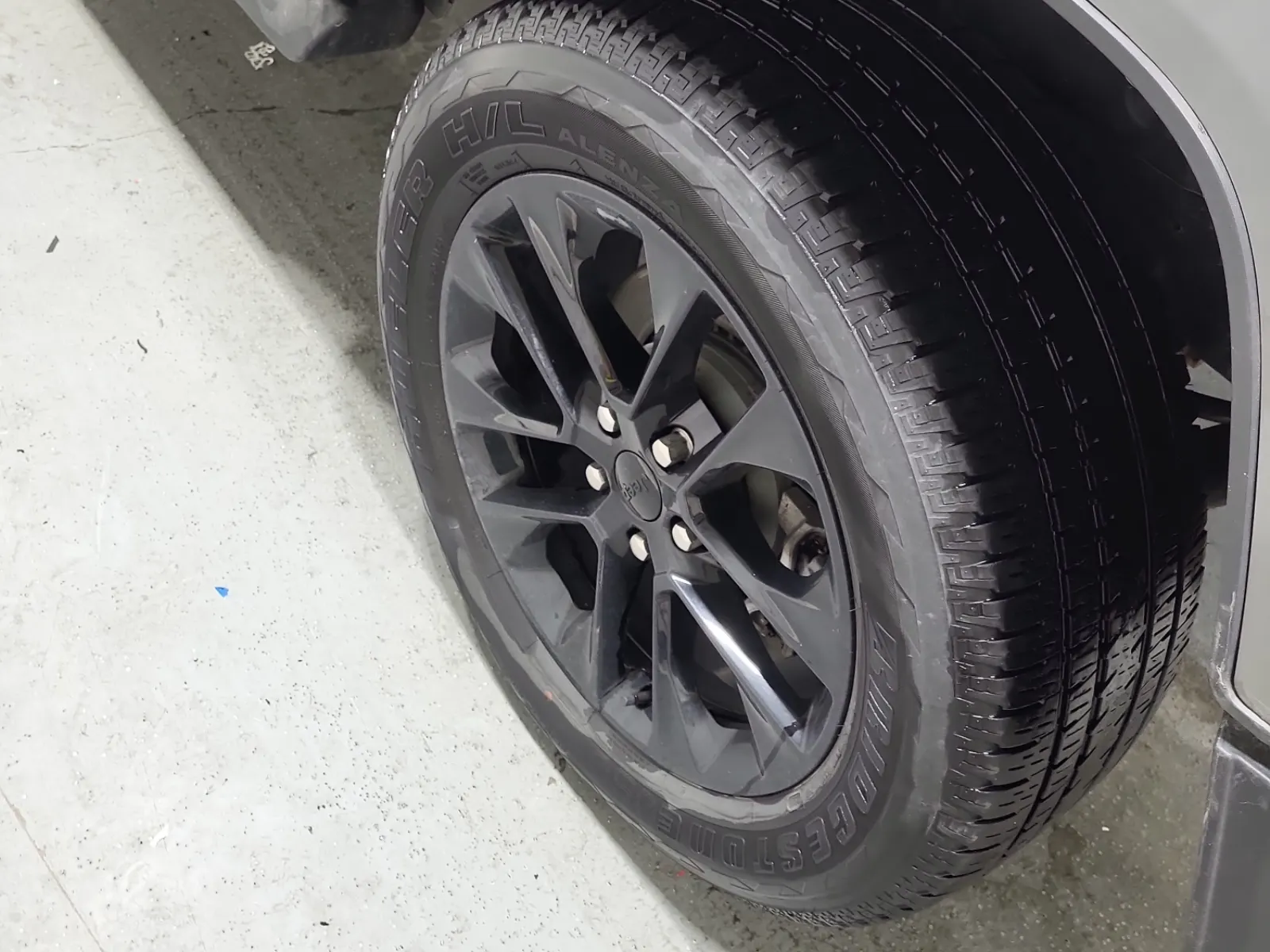 Left Rear Wheel/Tire Photo