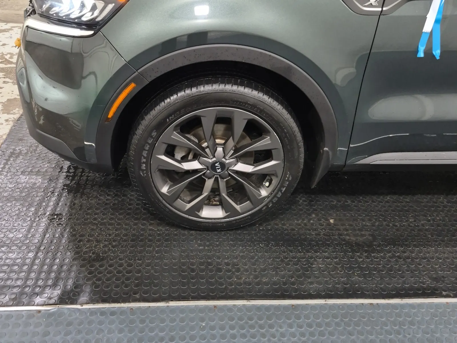 Front driver wheel/tire photo