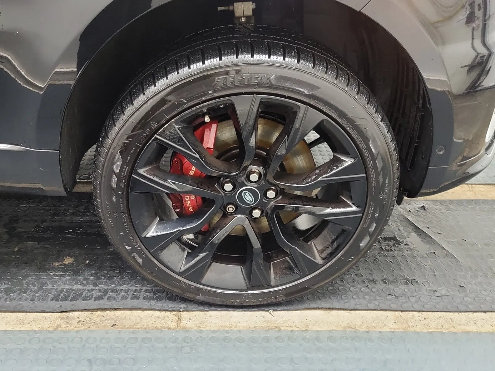 Right Front Wheel/Tire Photo