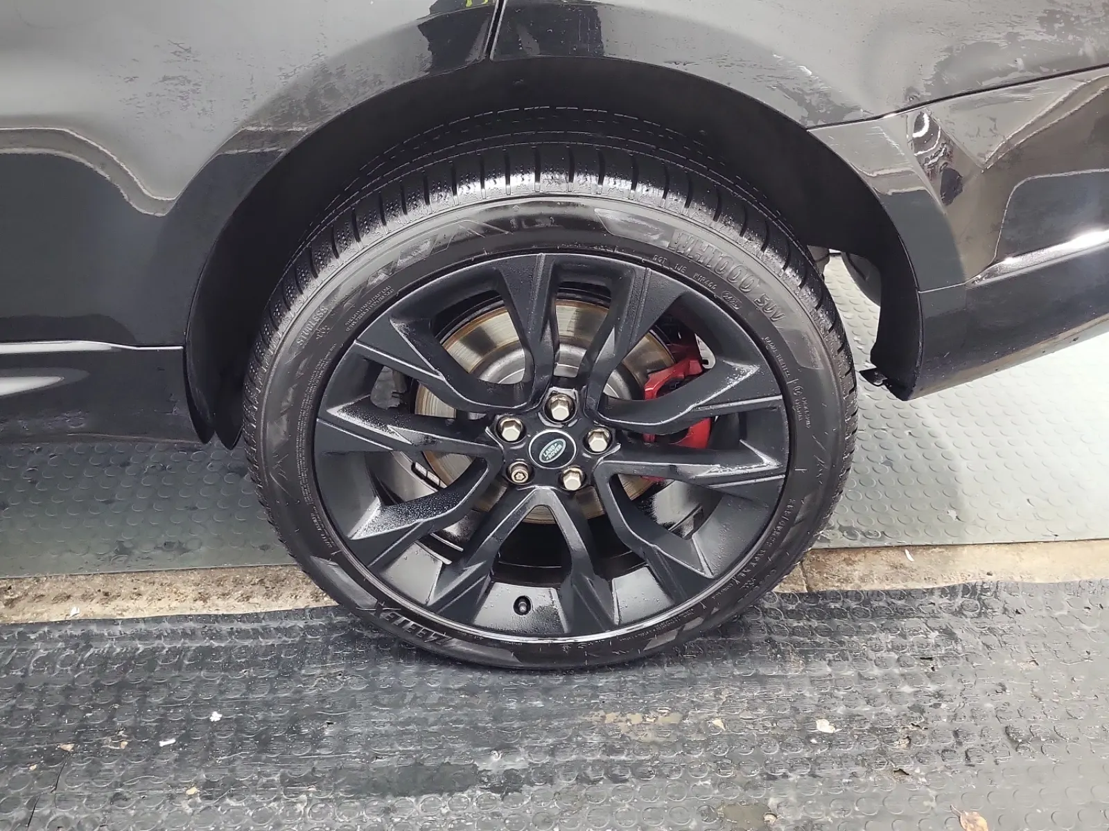 Left Rear Wheel/Tire Photo