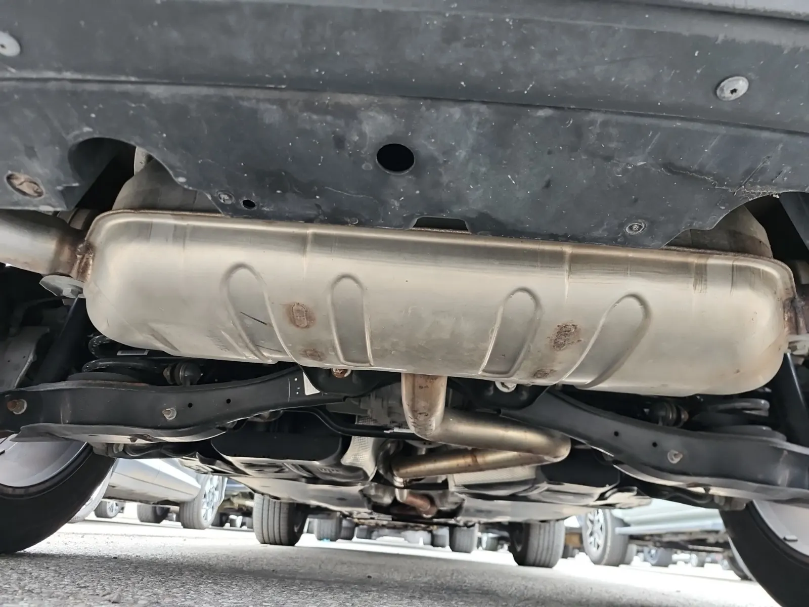 Undercarriage - Rear Photo