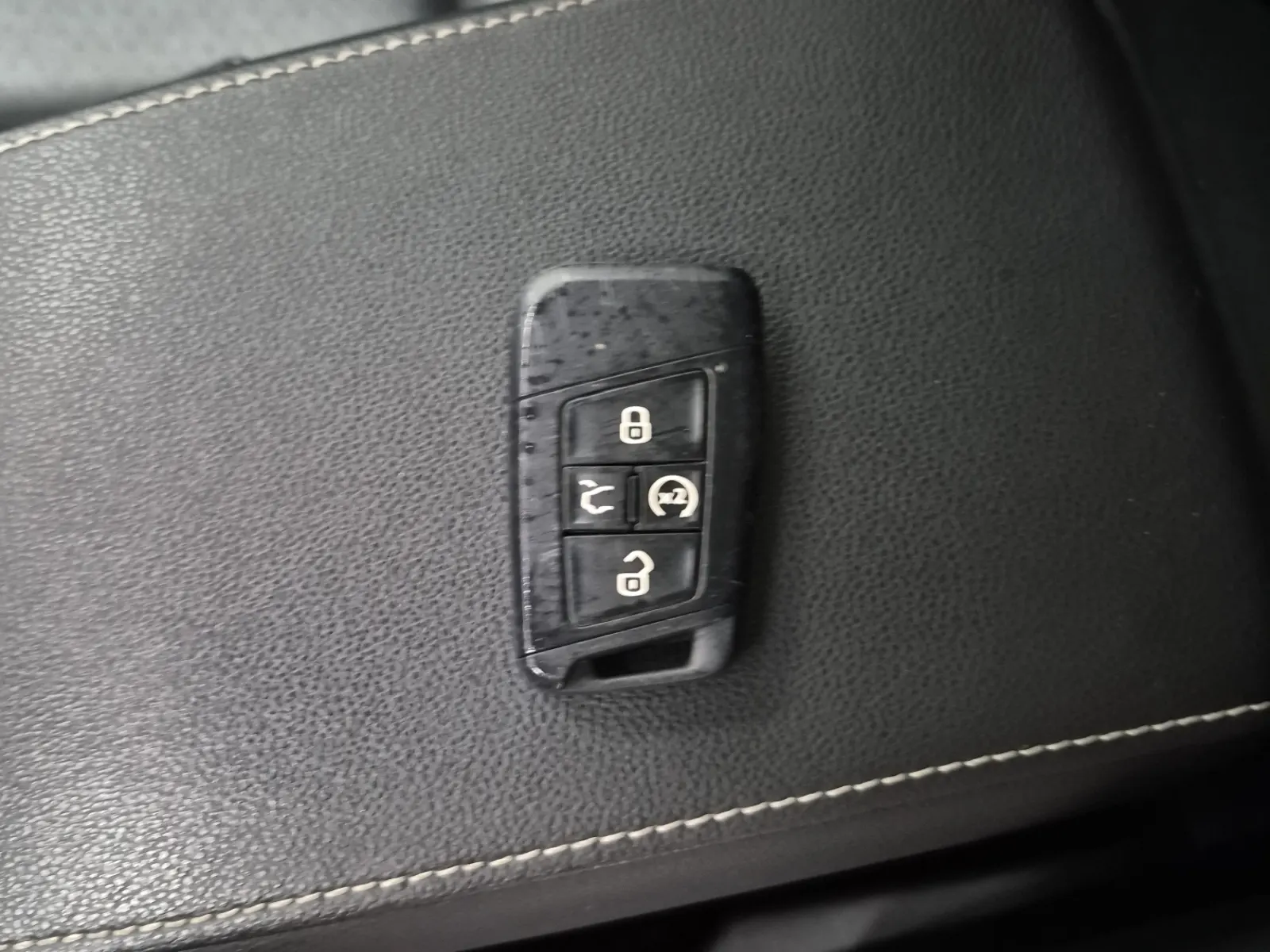Keys/Fobs/Manual Photo