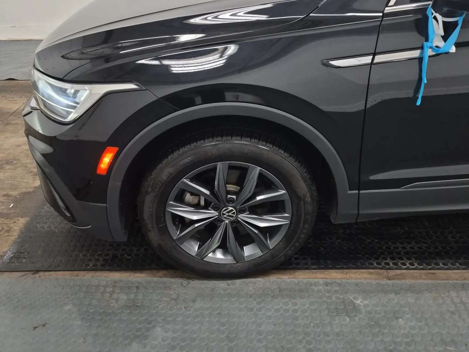 Front driver wheel/tire photo