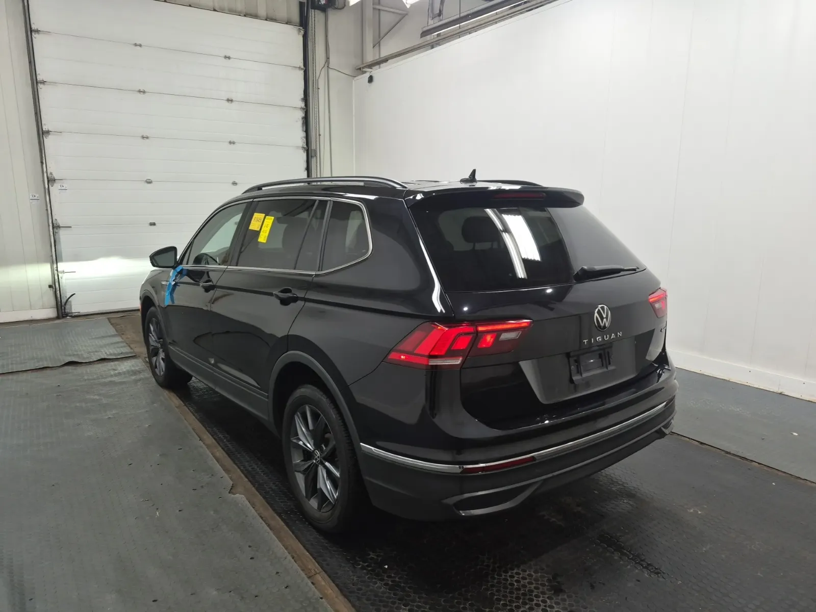 Driver Rear 3/4 Photo