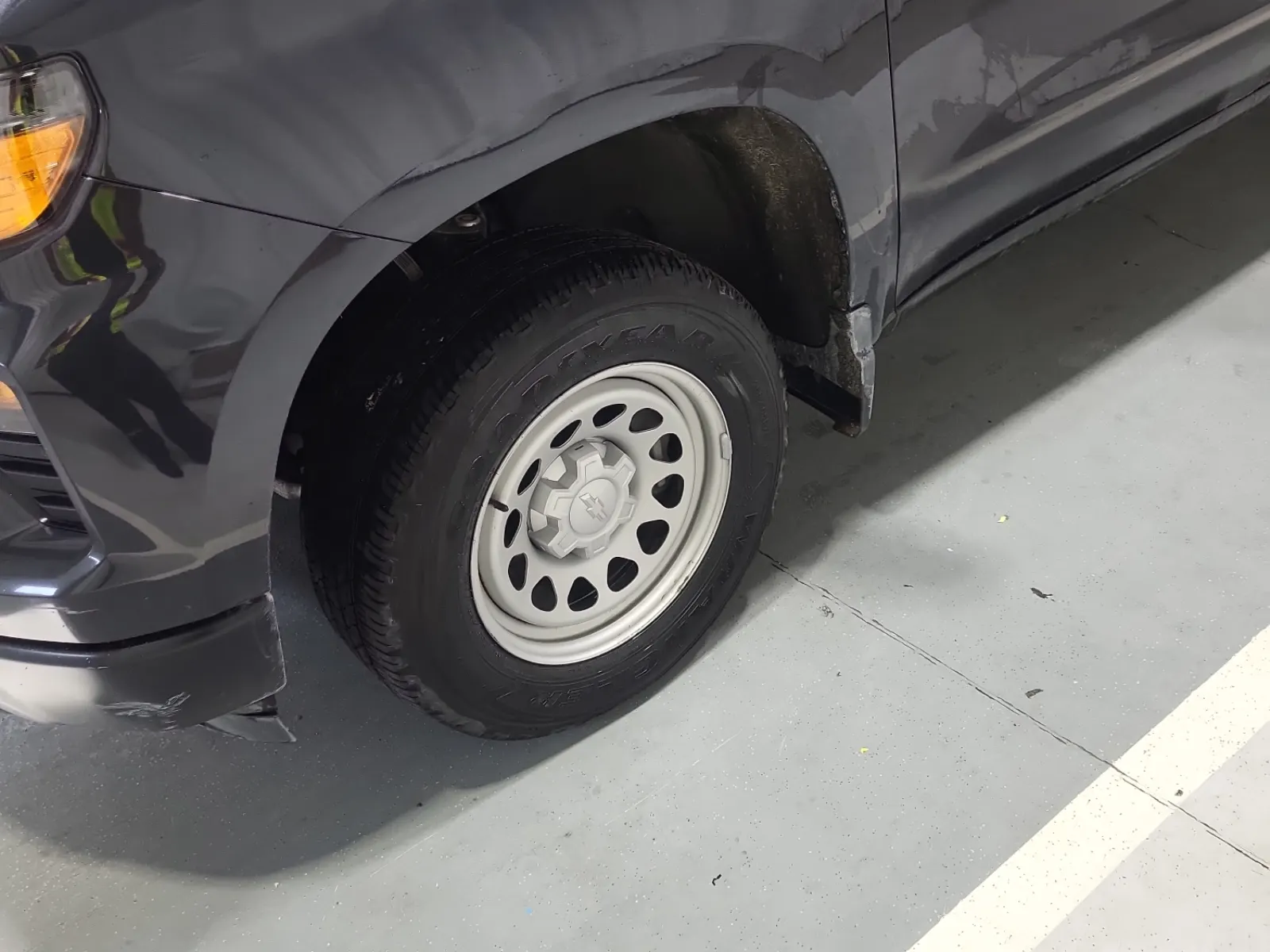 Front driver wheel/tire photo