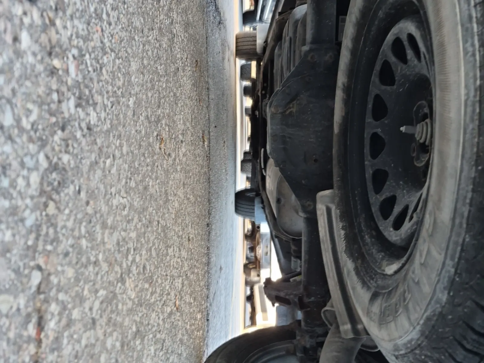 Undercarriage - Rear Photo