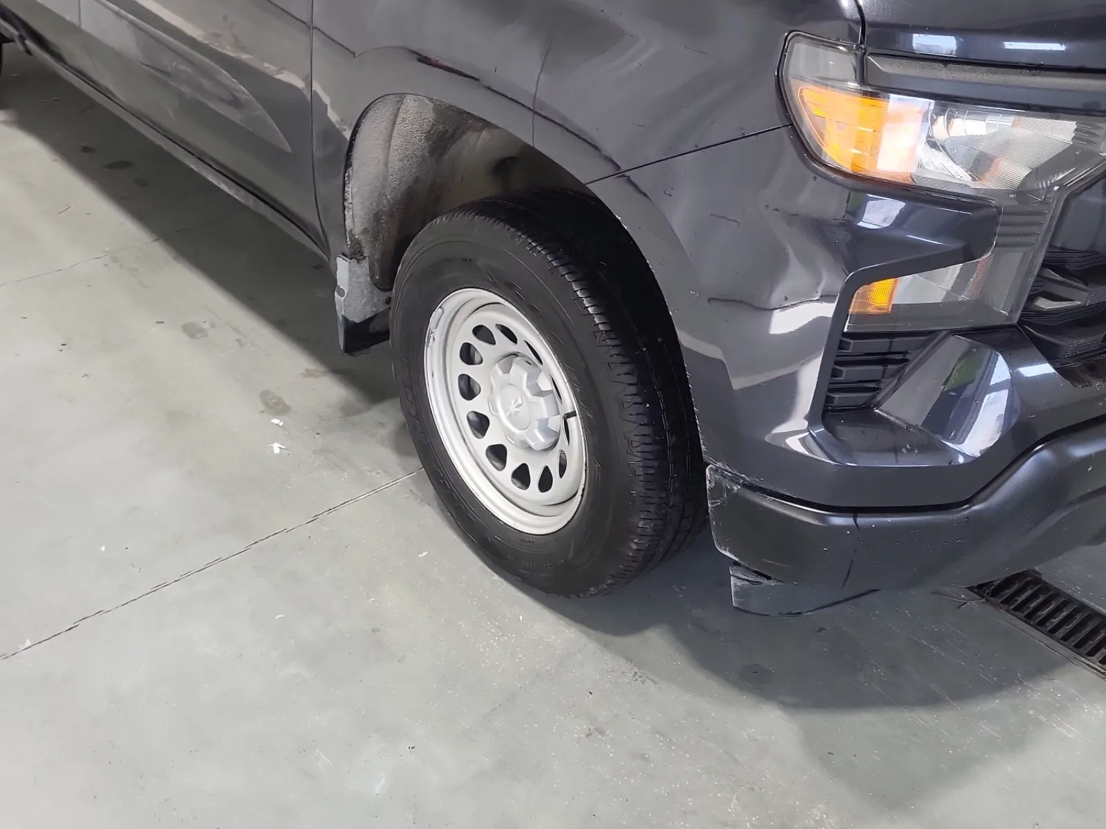 Right Front Wheel/Tire Photo
