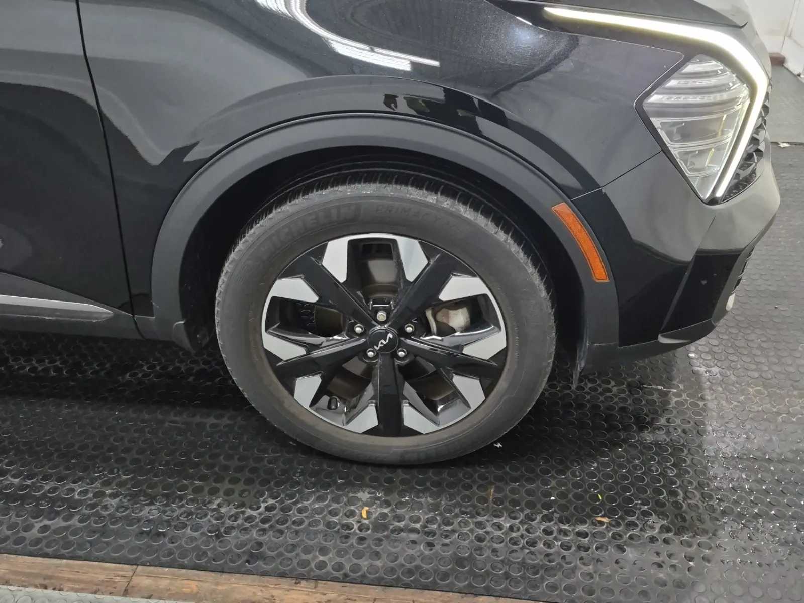 Right Front Wheel/Tire Photo