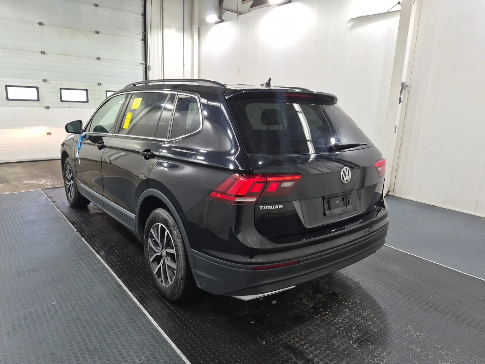 Driver Rear 3/4 Photo