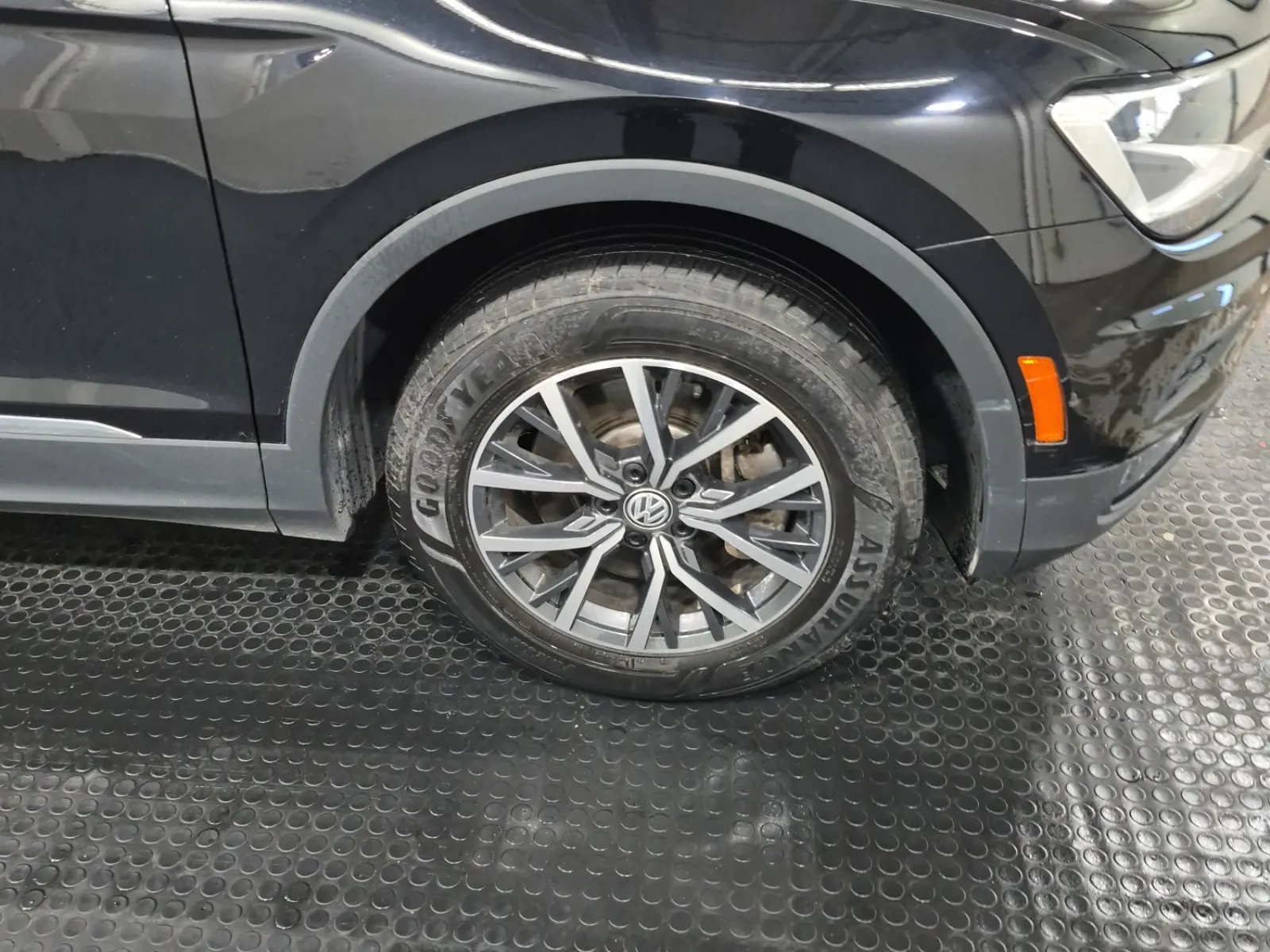 Right Front Wheel/Tire Photo