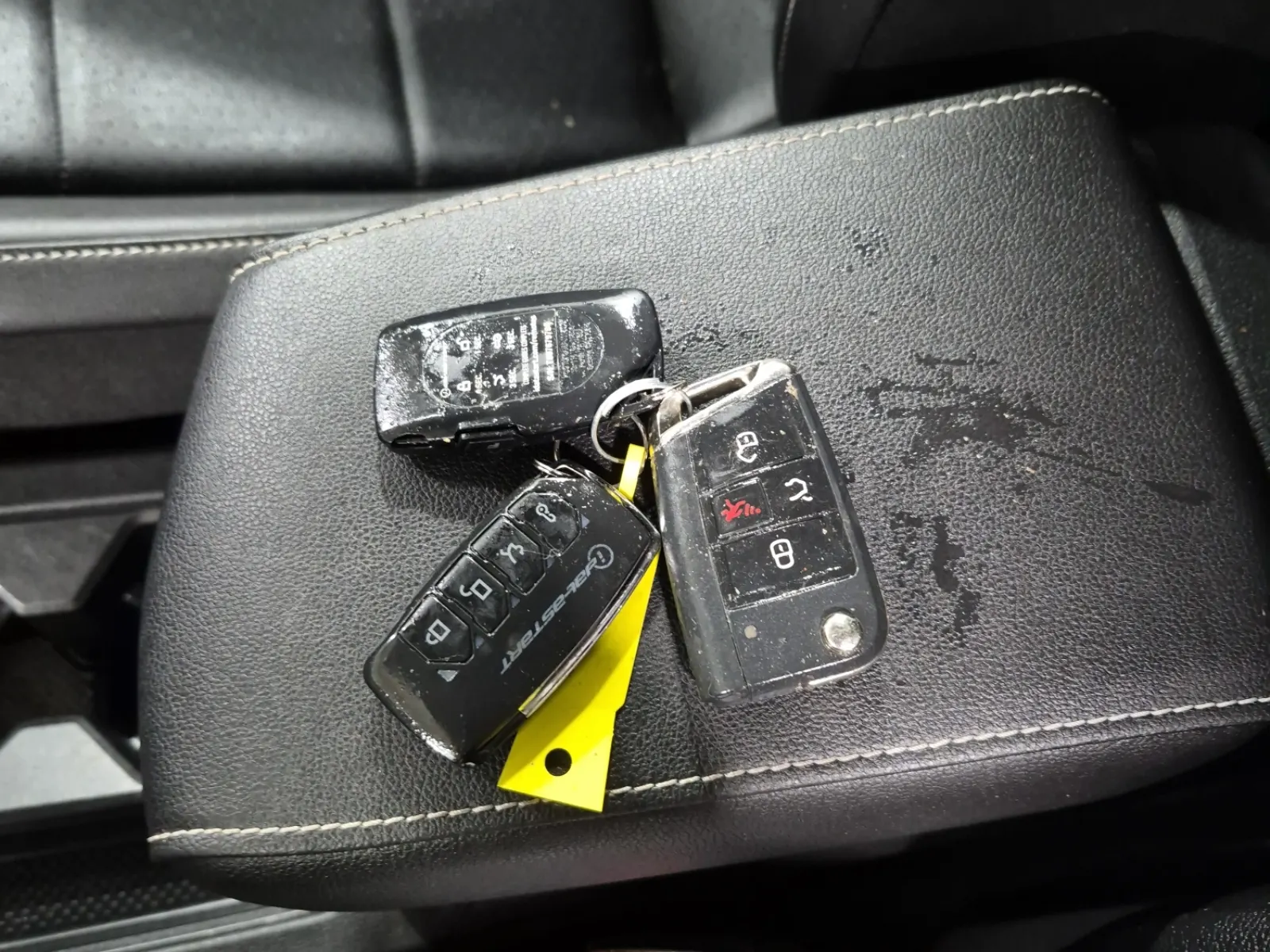 Keys/Fobs/Manual Photo