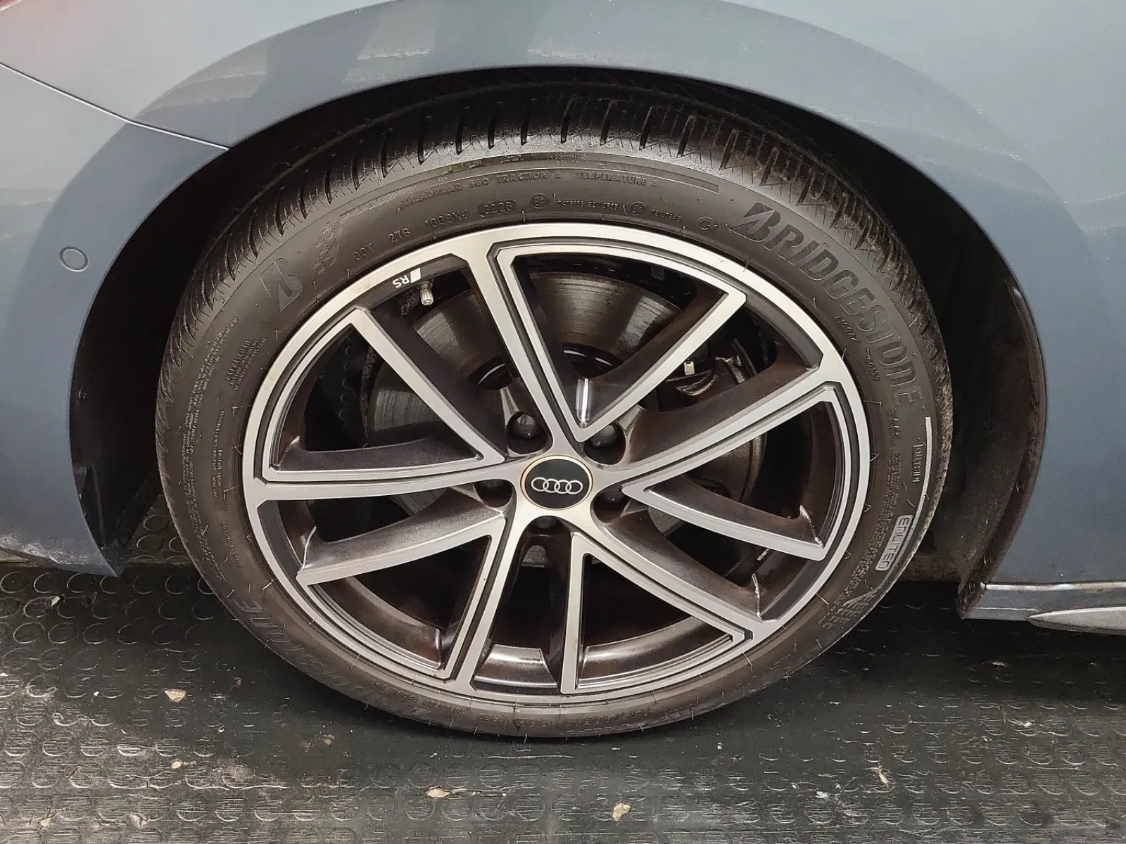 Front driver wheel/tire photo