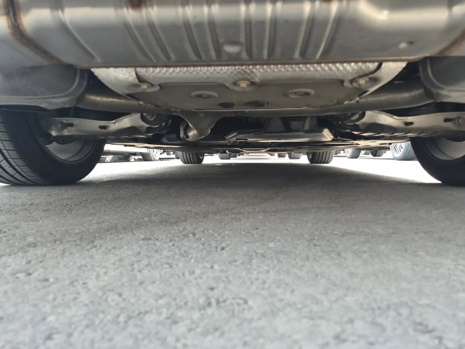 Undercarriage - Rear Photo