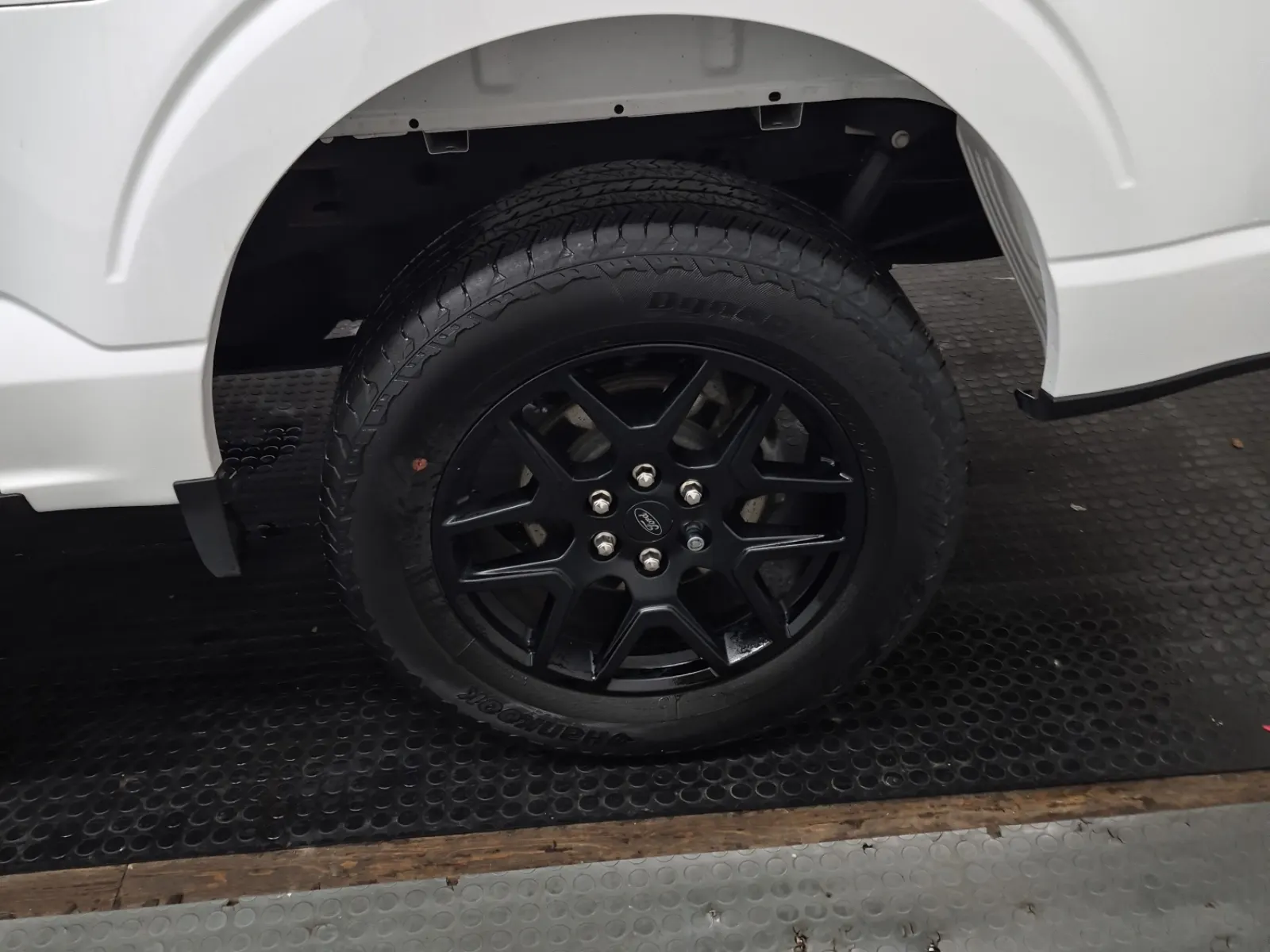 Left Rear Wheel/Tire Photo