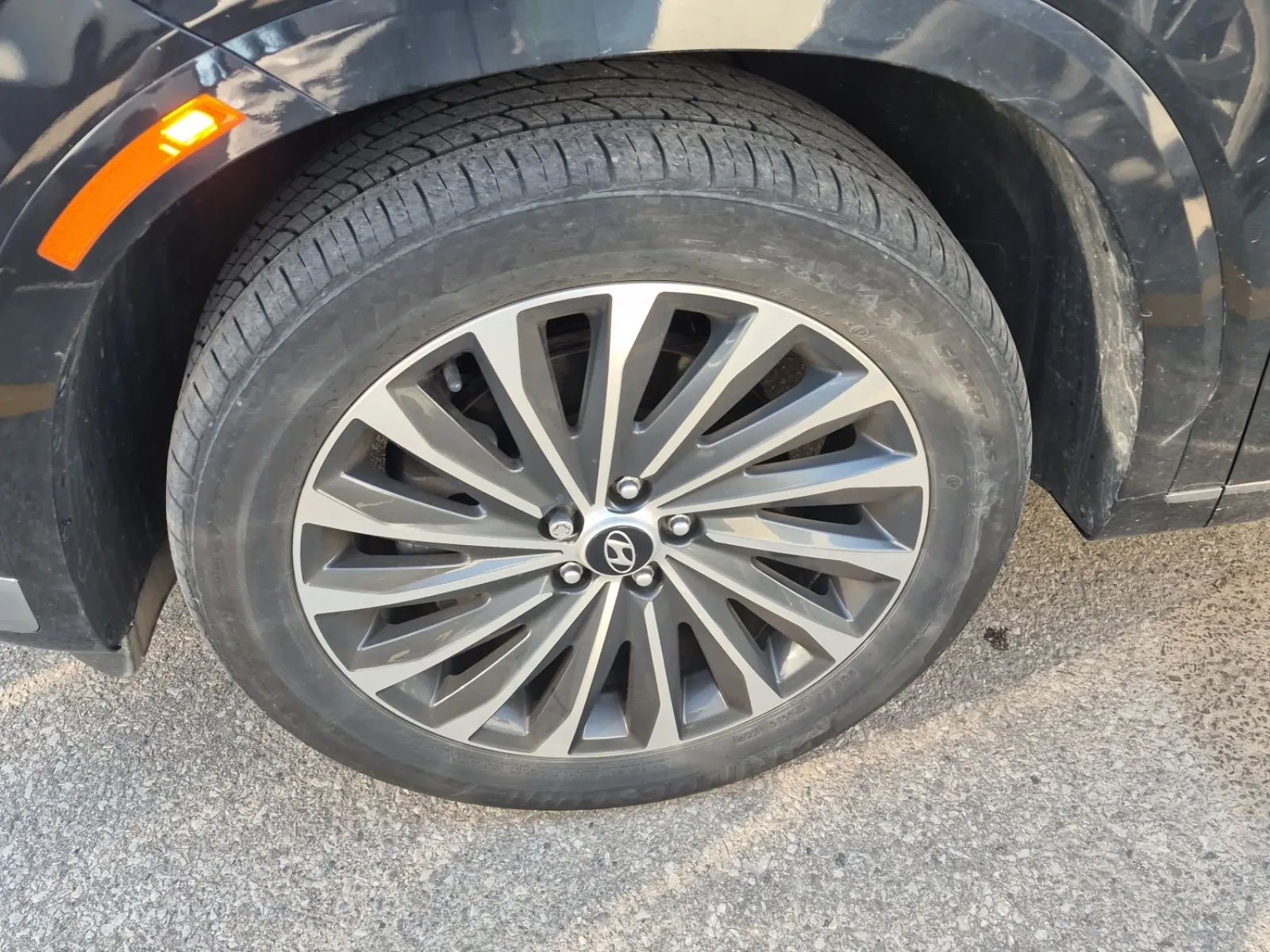 Front driver wheel/tire photo