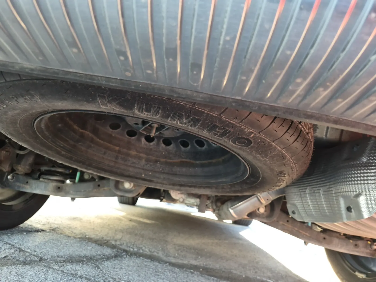 Undercarriage - Rear Photo