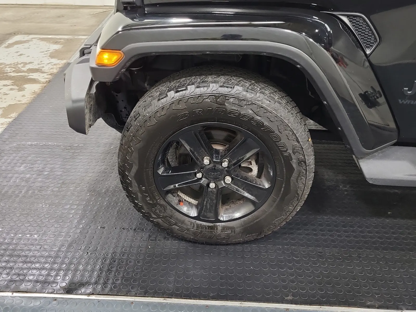 Front driver wheel/tire photo