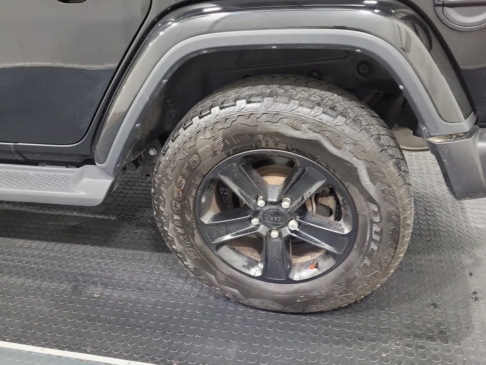 Left Rear Wheel/Tire Photo