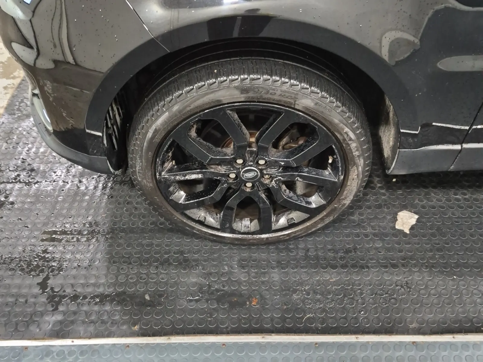 Front driver wheel/tire photo