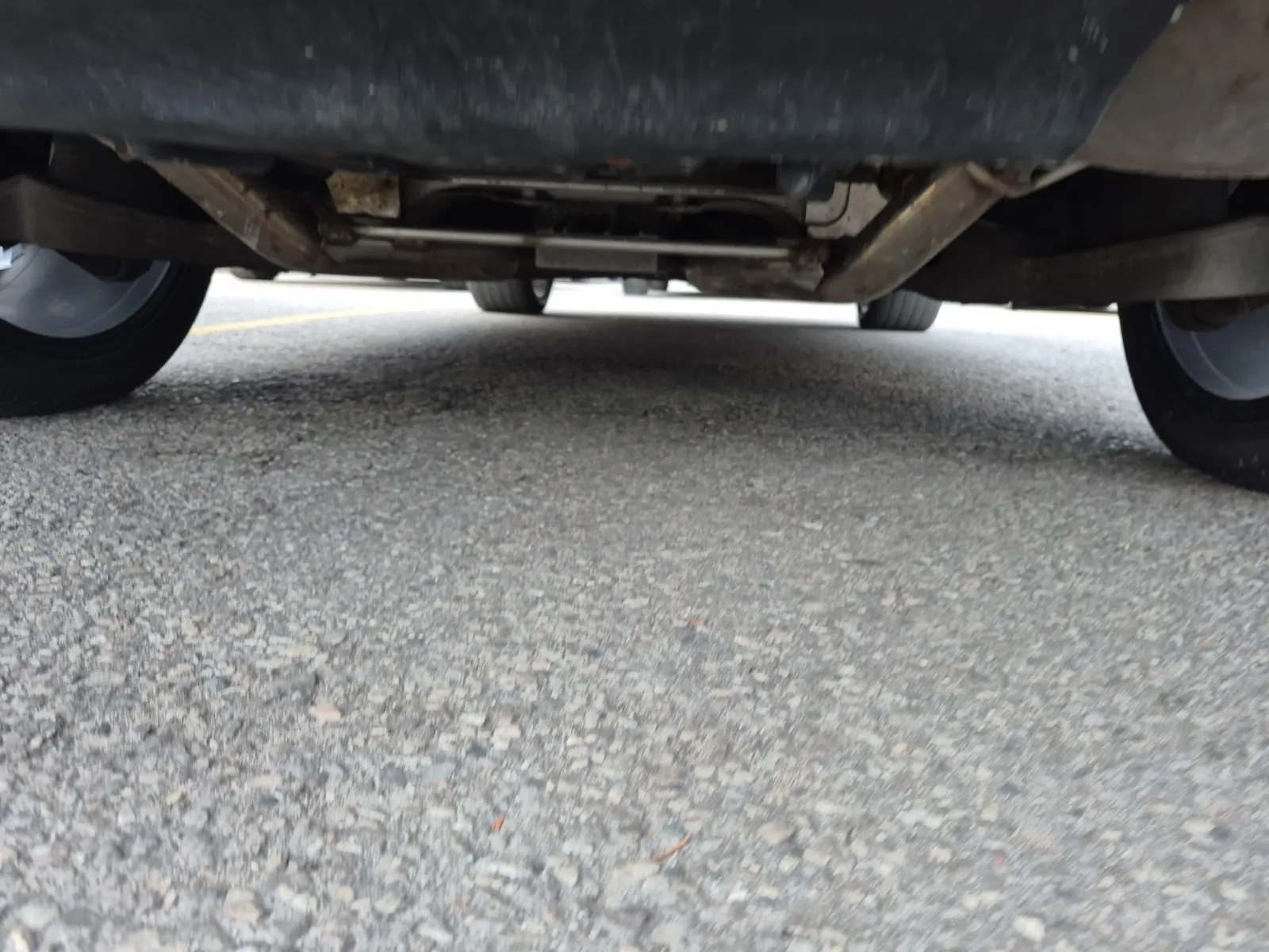 Undercarriage - Rear Photo
