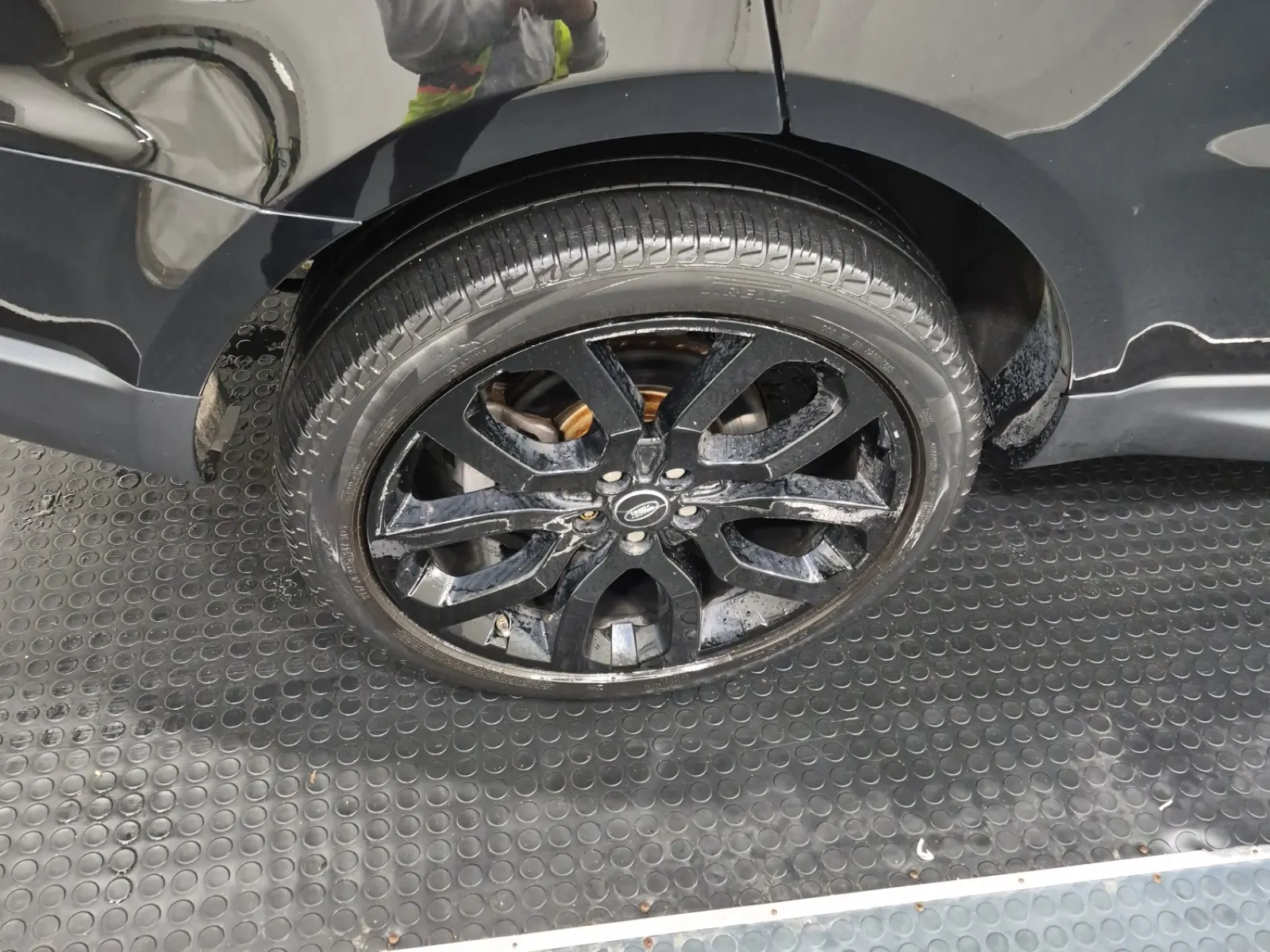 Right Rear Wheel/Tire Photo