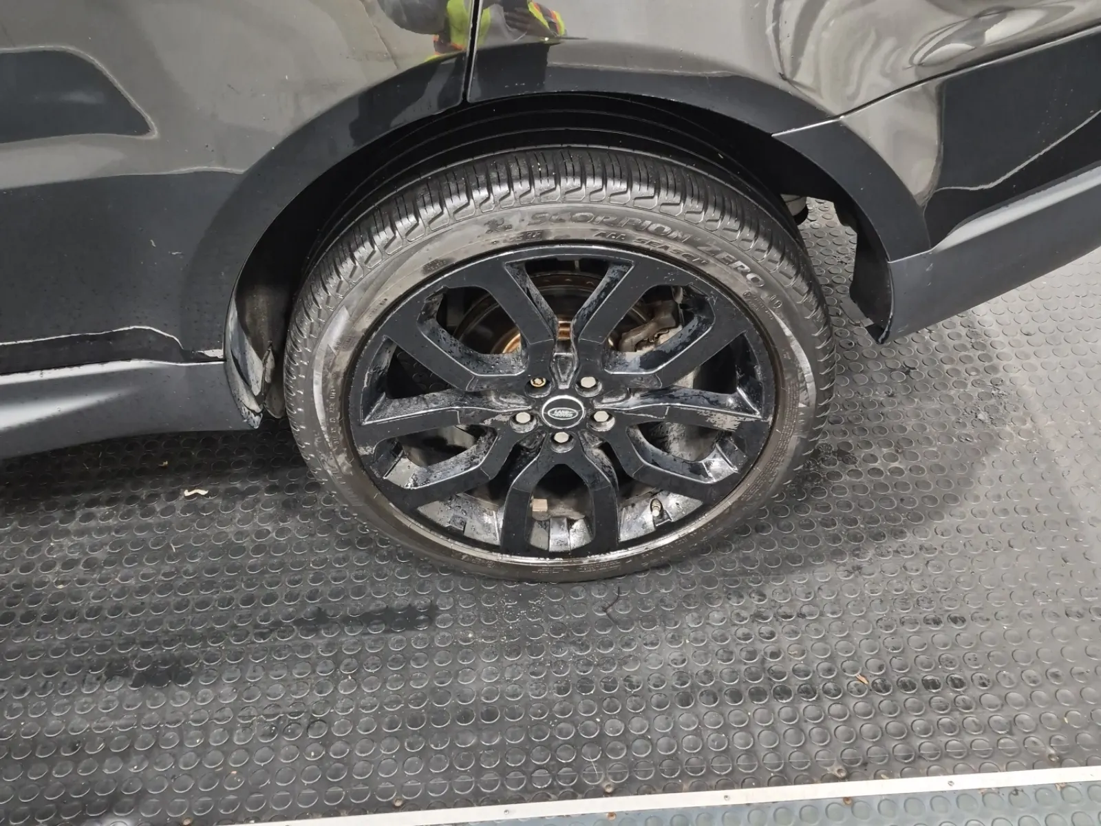 Left Rear Wheel/Tire Photo