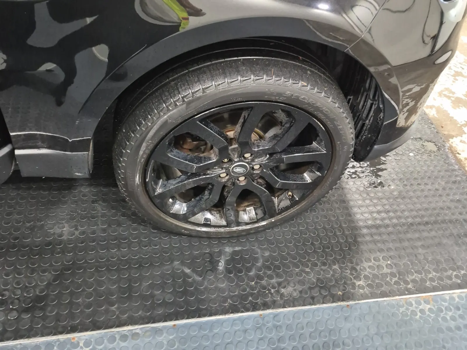 Right Front Wheel/Tire Photo