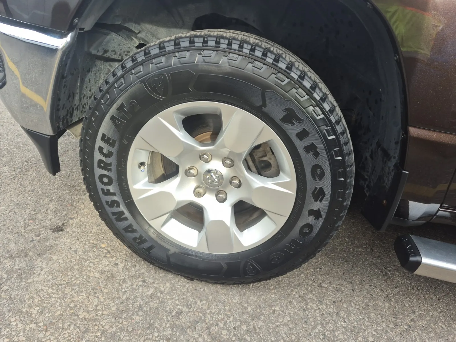 Front driver wheel/tire photo