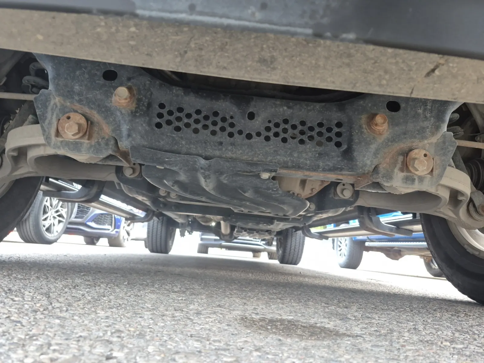Undercarriage - Front Photo