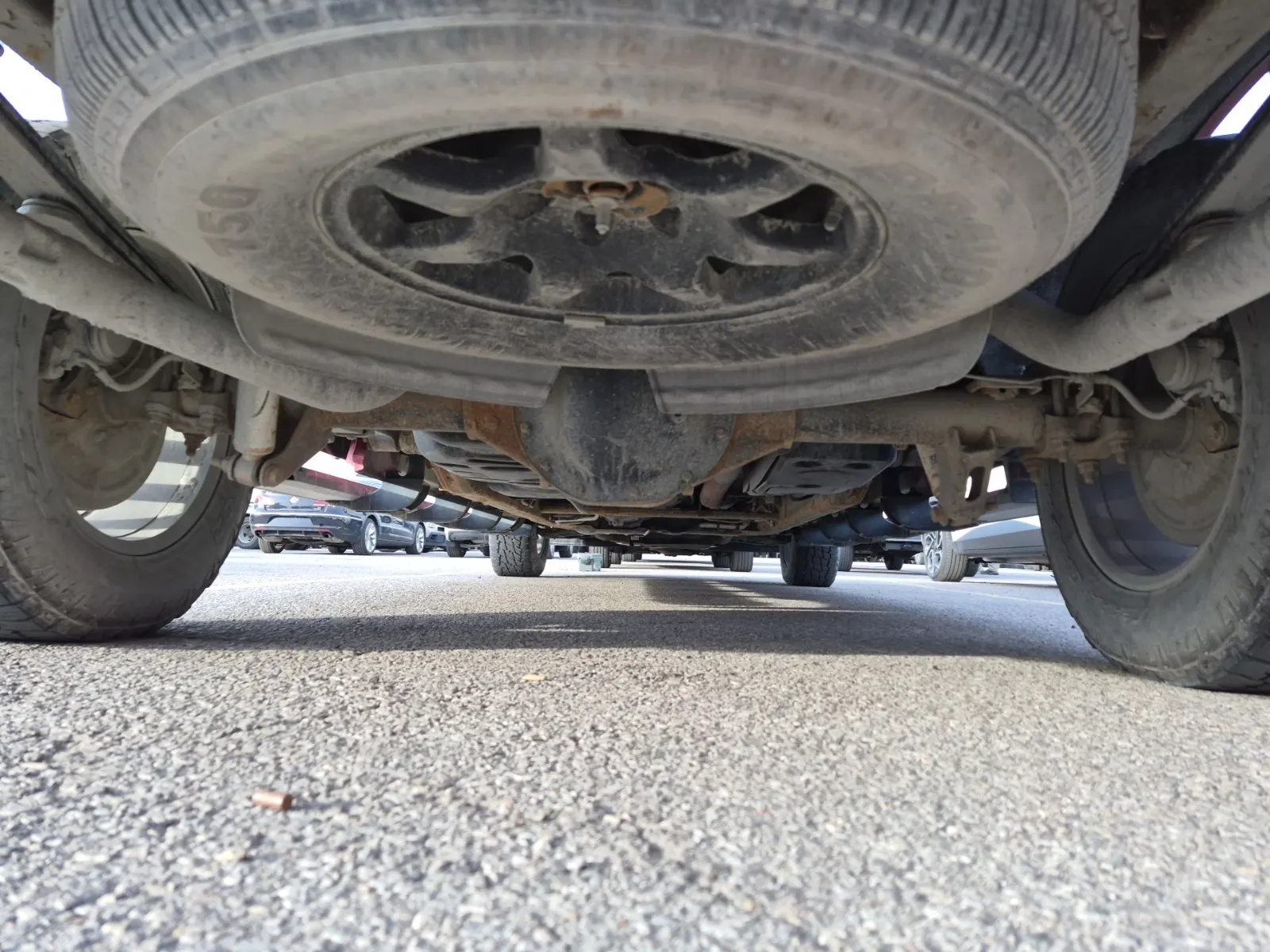 Undercarriage - Rear Photo