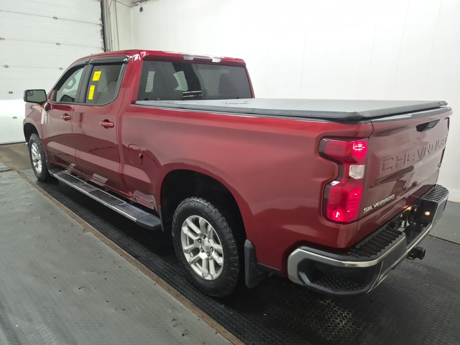 Driver Rear 3/4 Photo