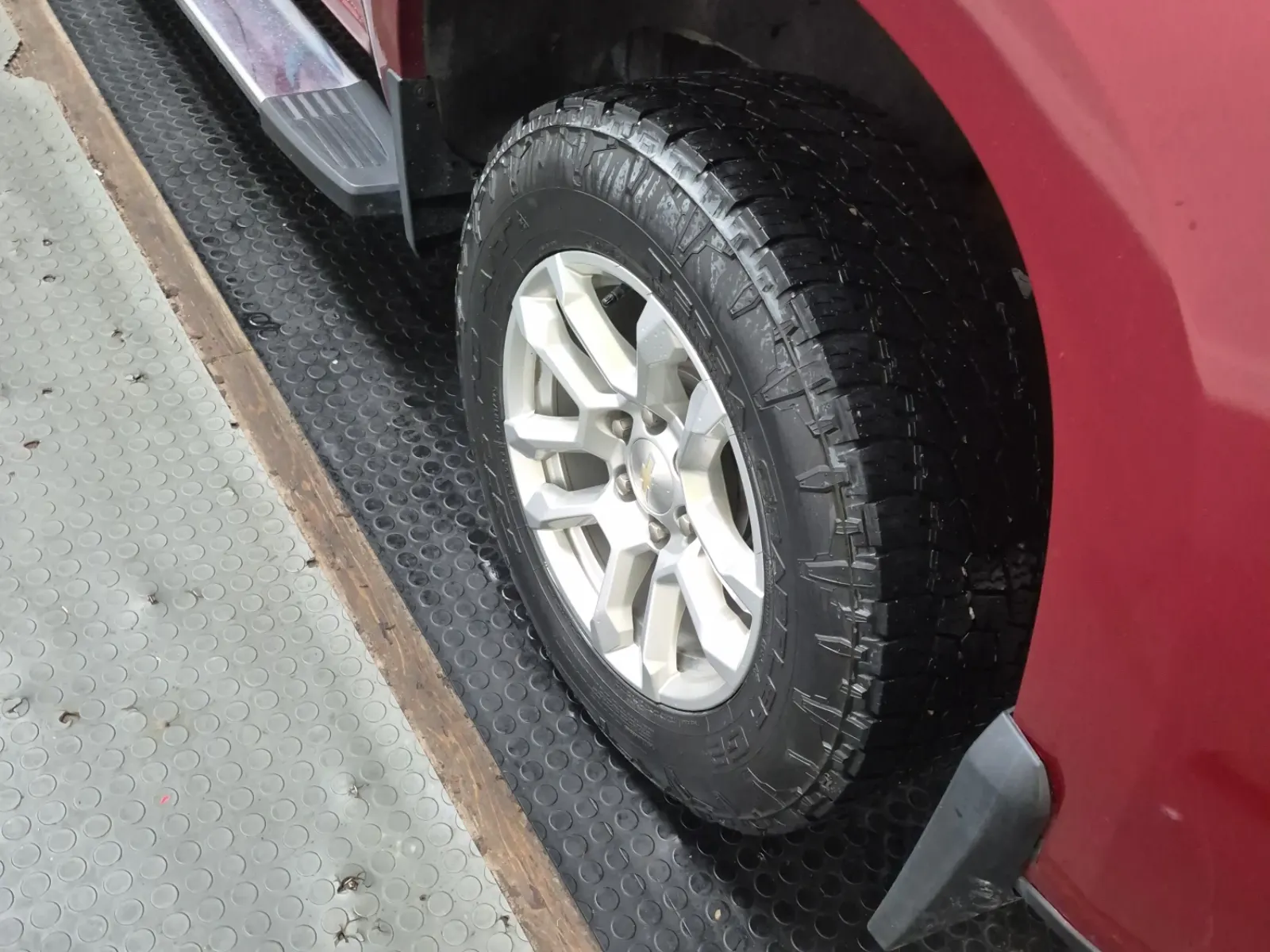 Left Rear Wheel/Tire Photo